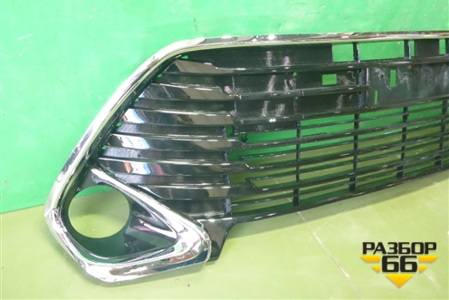 Решетка в передний бампер центральная (новая дубликат после 2014г) (5311233160) для Toyota Camry V50 с 2011-2018г (Камри)