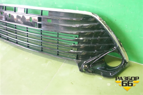 Решетка в передний бампер центральная (новая дубликат после 2014г) (5311233160) для Toyota Camry V50 с 2011-2018г (Камри)