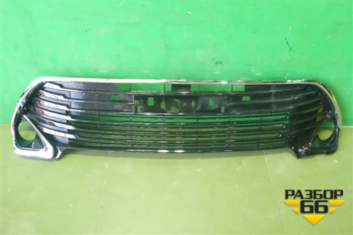 Решетка в передний бампер центральная (новая дубликат после 2014г) (5311233160) для Toyota Camry V50 с 2011-2018г (Камри)