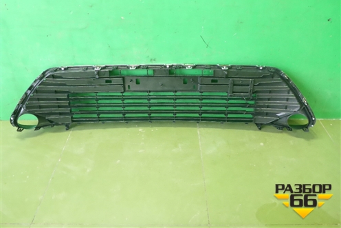 Решетка в передний бампер центральная (новая дубликат после 2014г) (5311233160) для Toyota Camry V50 с 2011-2018г (Камри)