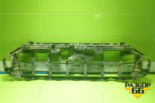 Кронштейн решетки радиатора (4M0807233E) для Audi Q7 c 2015г (Ку 7)