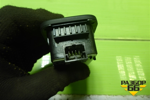 Плафон салонный боковой (правый) (8R0947292) для Audi Q5 c 2008-2017г (Ку 5)