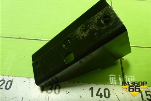 Кронштейн (крепления буксировочной петли левый) (8R0813383) для Audi Q5 c 2008-2017г (Ку 5)