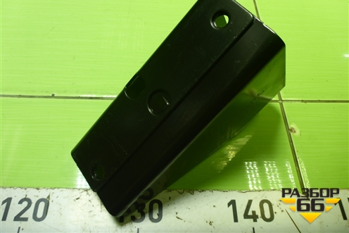 Кронштейн (крепления буксировочной петли правый) (8R0813384) для Audi Q5 c 2008-2017г (Ку 5)