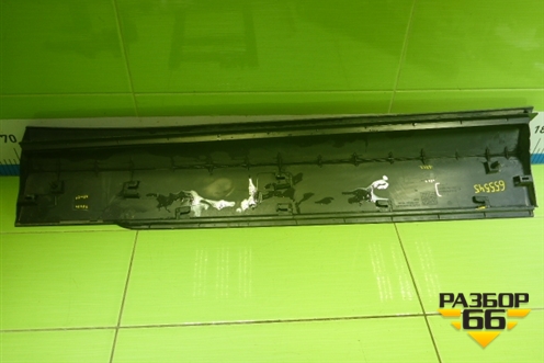 Накладка двери передней левой (5NA854939AG) для Volkswagen Tiguan с 2016г (Тигуан)