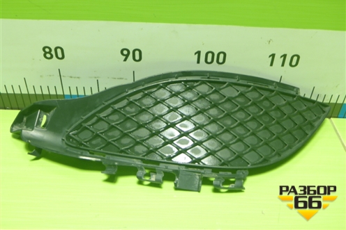 Решетка в передний бампер правая (A1768850422) для Mercedes Benz A180/200/250 W176 с 2012 (А)