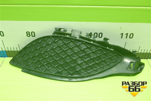 Решетка в передний бампер правая (A1768850422) для Mercedes Benz A180/200/250 W176 с 2012 (А)