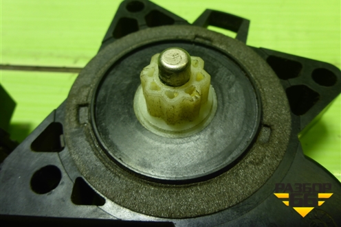 Моторчик стеклоподъёмника передний левый (CM011660) для Mazda Mazda 6 (GG) с 2002-2007г