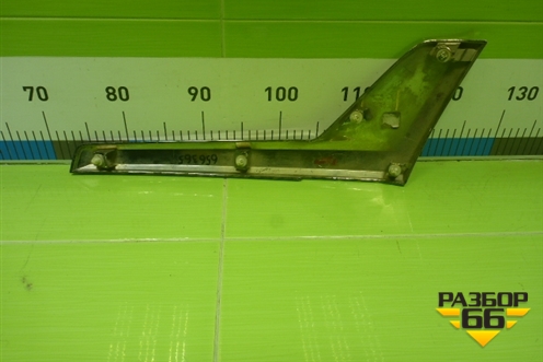 Накладка на решетку радиатора (Правая) (5318160040) для Toyota Land Cruiser (200) с 2008г (Ленд Крузер)