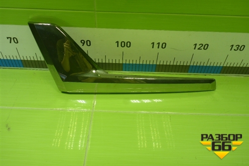 Накладка на решетку радиатора (Правая) (5318160040) для Toyota Land Cruiser (200) с 2008г (Ленд Крузер)