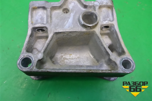 Кронштейн КПП левый (1K0199111D) для Skoda Octavia (А5) с 2004-2013г (Октавия)