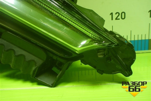 Фара противотуманная левая (2 линзы) (8139060010) для Lexus LX-570 с 2015г (ЛХ)