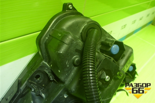 Фара противотуманная левая (2 линзы) (8139060010) для Lexus LX-570 с 2015г (ЛХ)