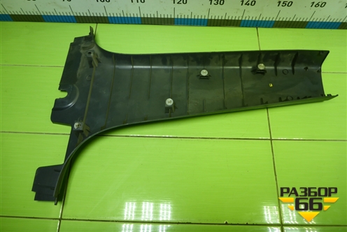 Обшивка стойки центральная нижняя правая (MR951608ZZ) для Mitsubishi Colt с 2004г