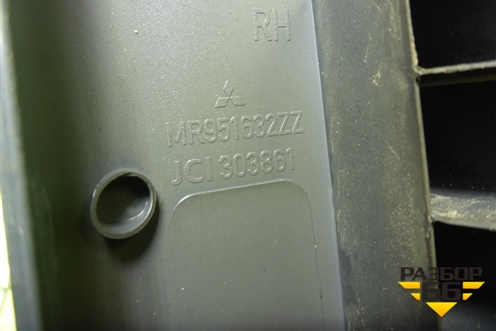 Обшивка стойки задняя верхняя правая (MR951632ZZ) для Mitsubishi Colt с 2004г