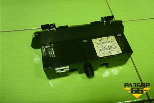 Часы (MR587777) для Mitsubishi Colt с 2004г