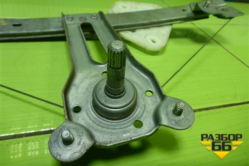 Стеклоподъёмник механический задний левый для Renault Logan с 2004-2015г (Логан)