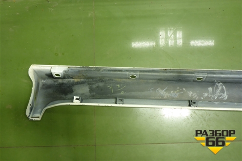 Накладка на порог наружная правая (7585060040) для Toyota Land Cruiser (200) с 2008г