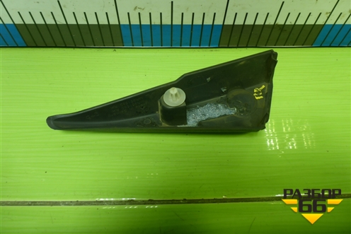 Накладка двери передней правой уголок (MR951580) для Mitsubishi Colt с 2004г