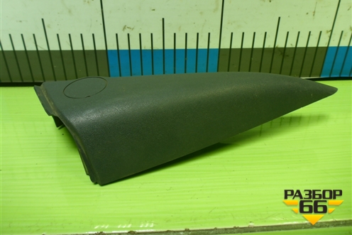 Накладка двери передней правой уголок (MR951580) для Mitsubishi Colt с 2004г