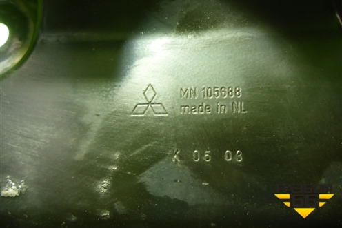 Кронштейн передней панели центральный (MN105688) для Mitsubishi Colt с 2004г