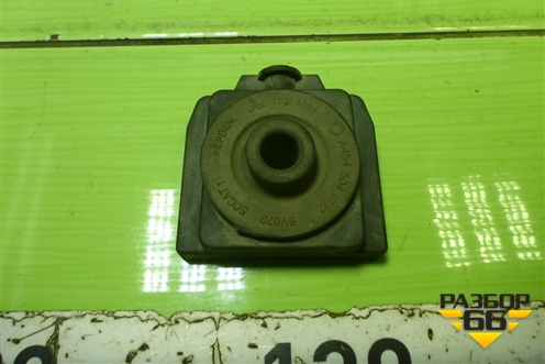 Кронштейн радиатора (MN105686) для Mitsubishi Colt с 2004г