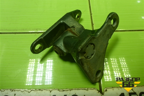 Петля двери передней левой нижняя для Mitsubishi Colt с 2004г