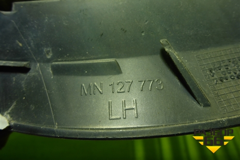 Решетка радиатора левая (MN127773) для Mitsubishi Colt с 2004г