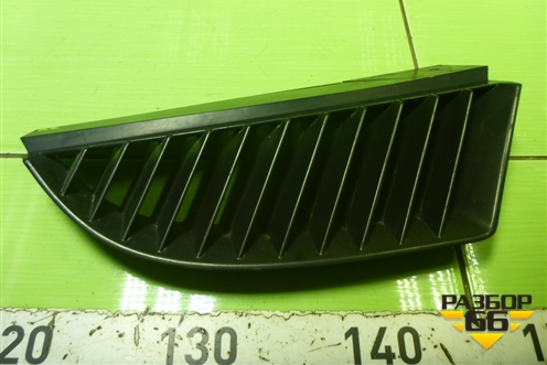 Решетка радиатора правая (MN127774) для Mitsubishi Colt с 2004г