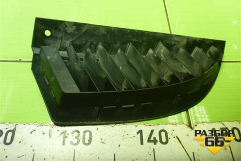 Решетка радиатора правая (MN127774) для Mitsubishi Colt с 2004г