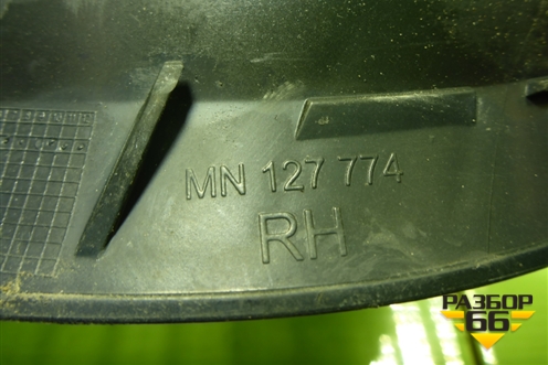 Решетка радиатора правая (MN127774) для Mitsubishi Colt с 2004г