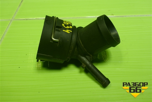 Фланец системы охлаждения (новый) (1142260003) для Volkswagen Golf V с 2003-2009г (Гольф 5)