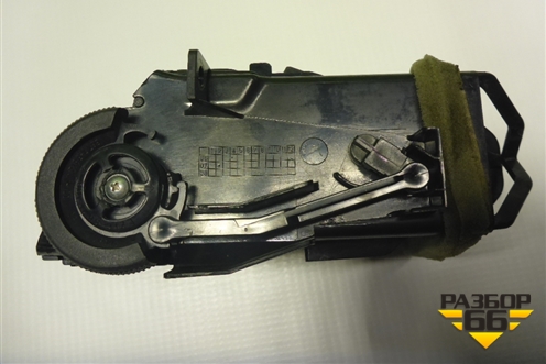Дефлектор воздушный правый (68760EL00A) для Nissan Tiida (C11X) с 2004-2013г
