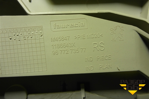 Обшивка стойки центральная верхняя левая (9677273577) для Peugeot 408 с 2012г