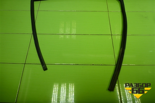 Уплотнитель стекла двери задней левой для Peugeot 408 с 2012г