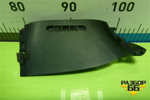Накладка на торпедо (боковая верхняя правая) (681342ED500) для Nissan Tiida (C11X) с 2004-2013г