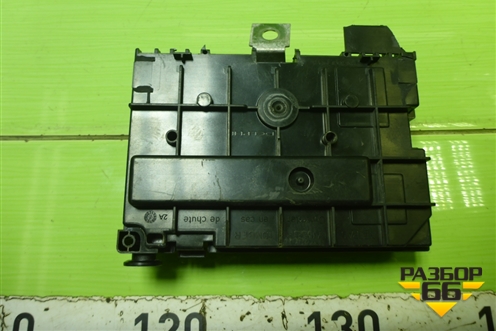 Блок предохранителей подкапотный (9675878480) для Peugeot 408 с 2012г