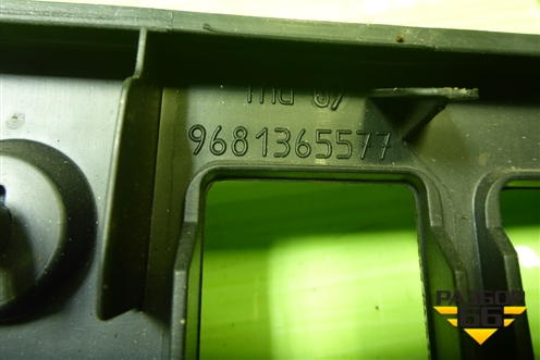 Накладка на торпедо (9681365577) для Peugeot 408 с 2012г