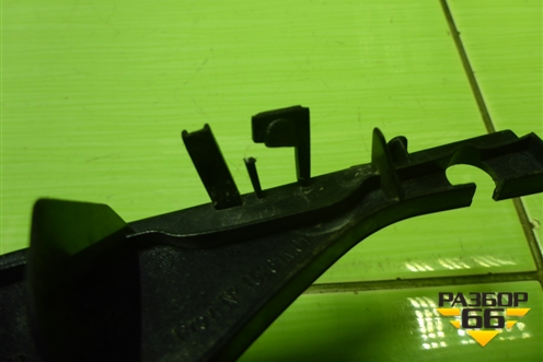 Накладка внутренняя (петли капота правая) (9671817280) для Peugeot 408 с 2012г