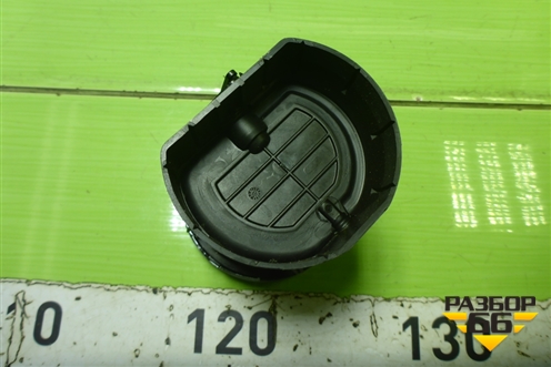 Дефлектор воздушный центральный (9658515377) для Peugeot 408 с 2012г