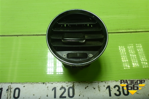 Дефлектор воздушный центральный (9658515377) для Peugeot 408 с 2012г