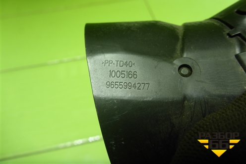 Дефлектор воздушный левый (9655994277) для Peugeot 408 с 2012г