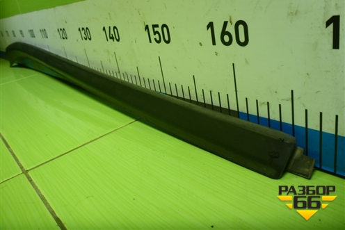 Молдинг лобового стекла правый (9670977980) для Peugeot 408 с 2012г