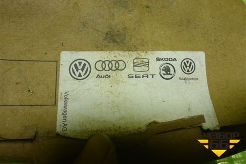 Колодки тормозные передние (новые) (4A0698151C) для Audi A6 (C4) с 1994-1997г (А6)