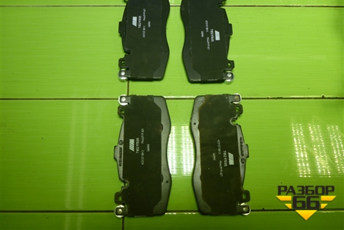 Колодки тормозные передние (новые) (34117852969) для BMW X5 F15 с 2013г (Х5 Ф15)