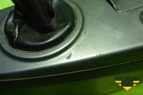 Консоль (MR532835) для Mitsubishi Lancer-9  с 2003-2008г (Лансер)