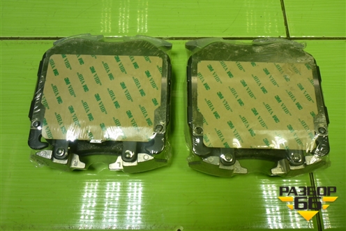 Колодки тормозные передние (новые) (34106888459) для BMW X5 G05 с 2018г (Х5 Г05)