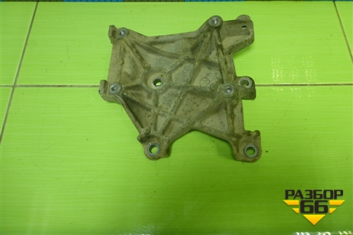 Кронштейн компрессора кондиционера (MR360566) для Mitsubishi Lancer-9  с 2003-2008г (Лансер)