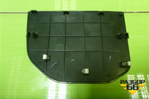 Накладка на торпедо (боковая левая) (MR506445) для Mitsubishi Lancer-9  с 2003-2008г (Лансер)