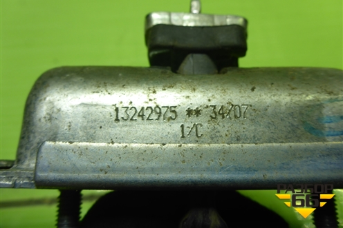 Ограничитель двери передней правой (13242975) для Opel Corsa D с 2006-2014г (Корса Д)